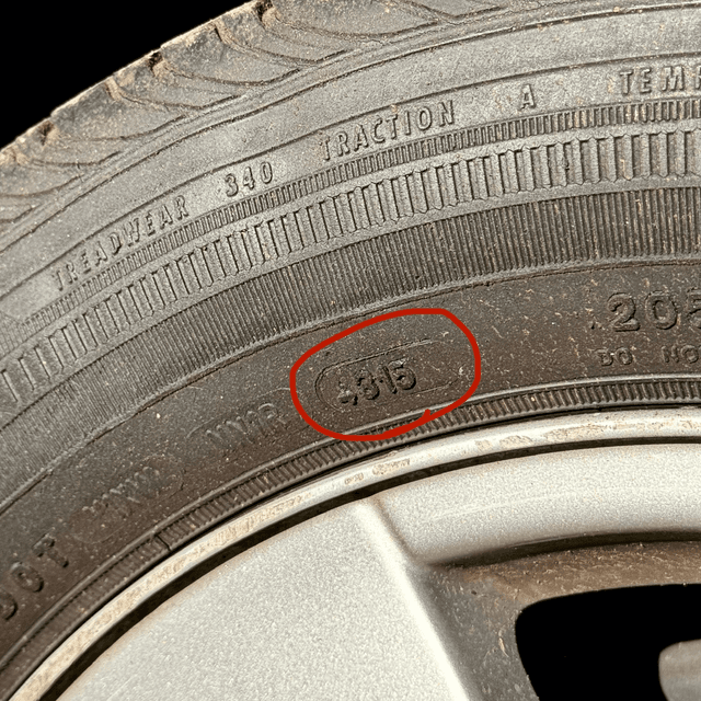 Comprobación de desgaste, condición y antigüedad de cubiertas