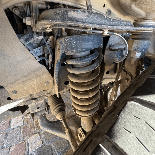 Revisión del estado de la suspensión y alineación del auto